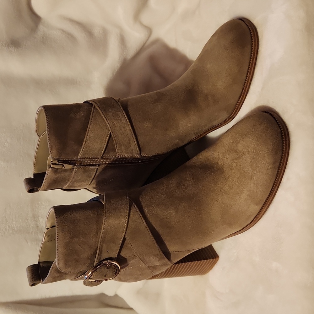 Nine West, Fall, Round Toe, Light Grey, Mid Calf Country Block Heel Women Boots - Picture 1 of 4